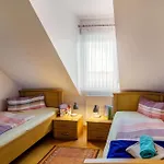 Finnja Apartment *